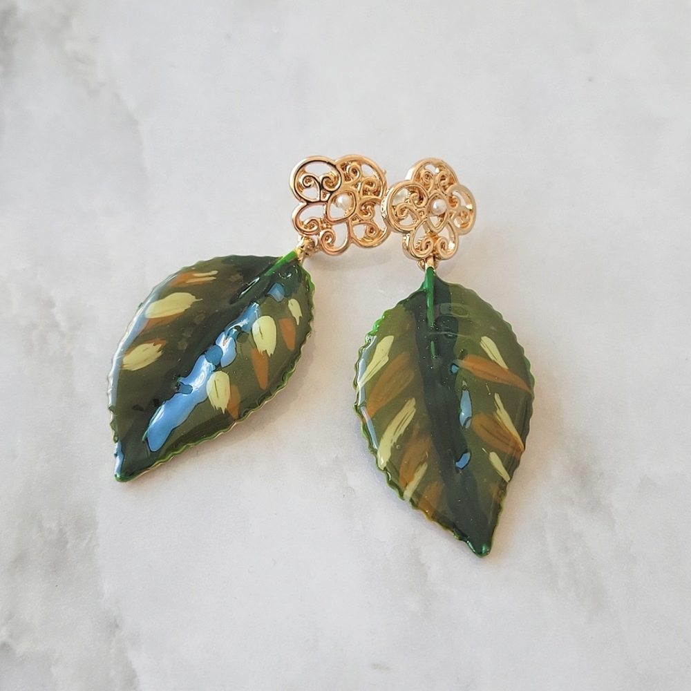 Green leaf earrings